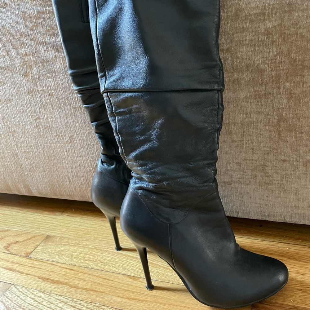 Black leather high knee fall/winter boots in size 5.